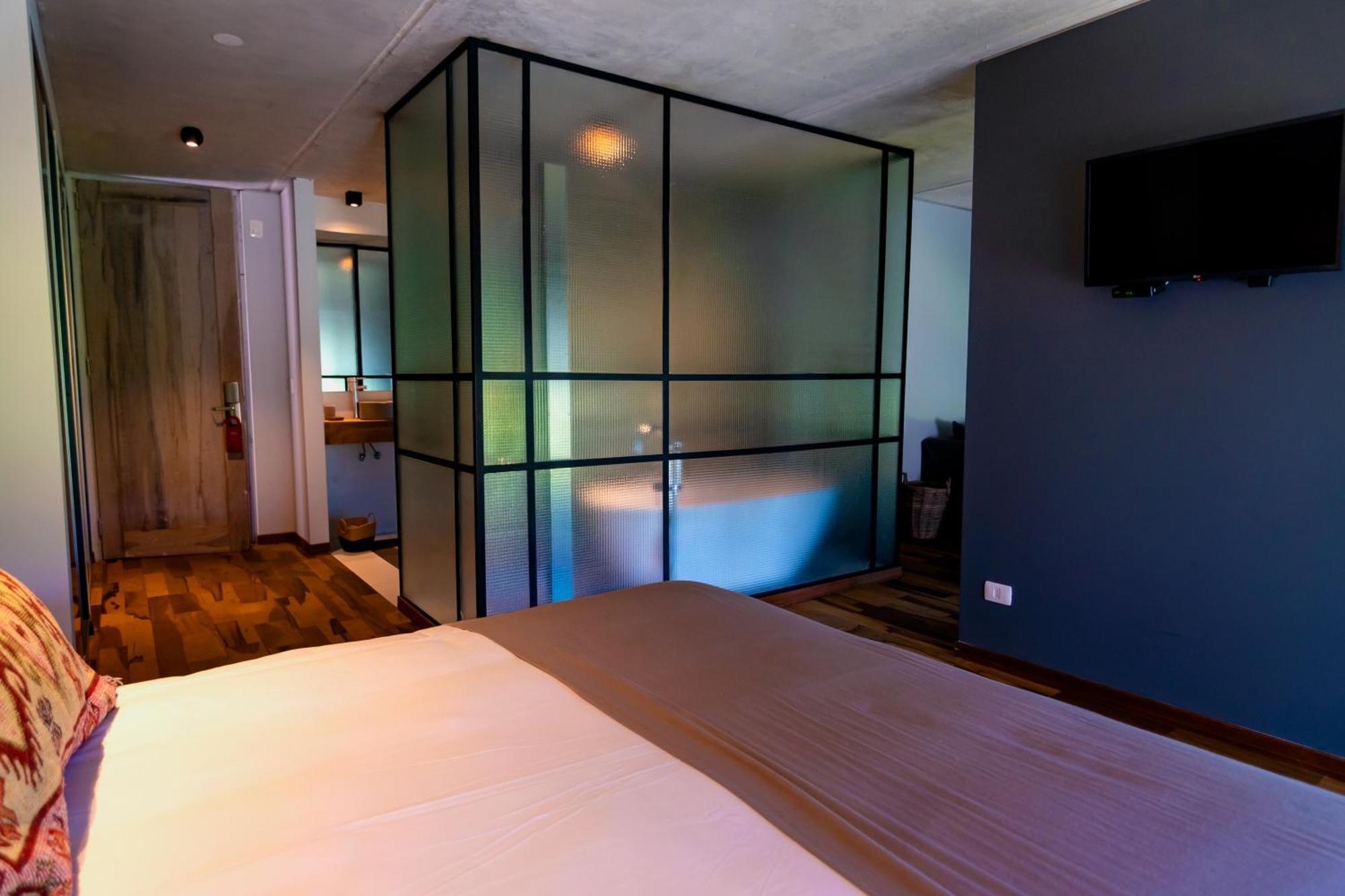 Be House & 4*